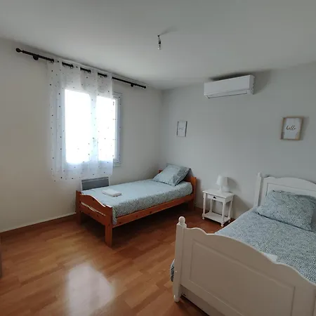 Spacious House Near Disneyland * Monthyon